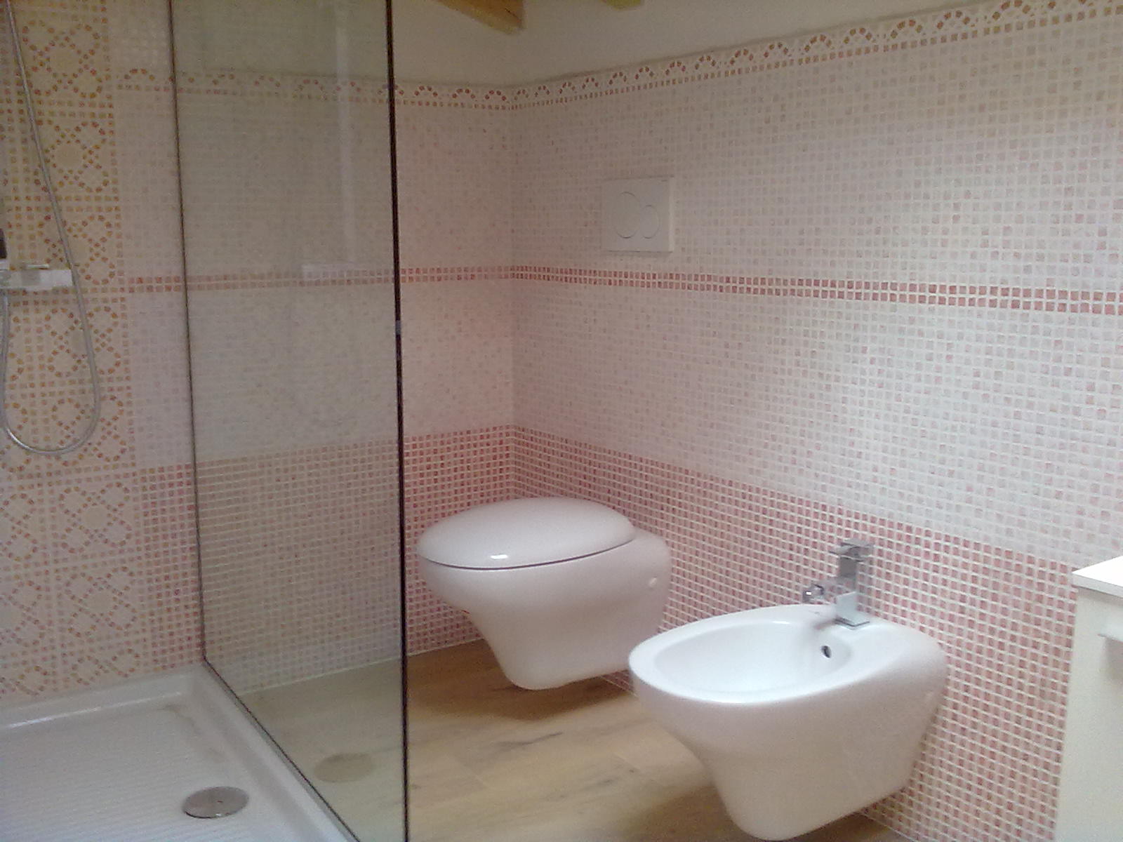 Rifacimento Bagno Con Mosaico Rosa 47