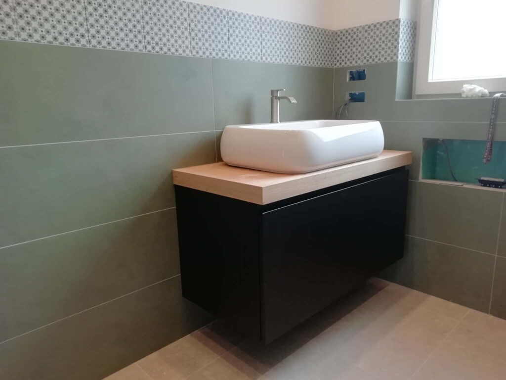 Bagno Mobile con Lavabo e Piano in Legno 2